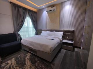 Porter Palace Apartments - 2