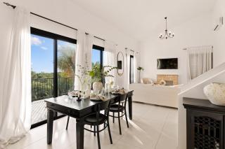 Zeus Holiday Home - 8