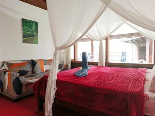 Malathi Authentic Joglo House with Pool View - 4