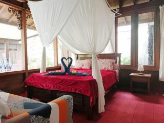 Malathi Authentic Joglo House with Pool View - 5