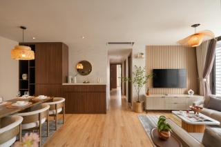 LuxeStay Saigon - Luxury Studios, 1 Bedroom, 2 Bedroom & 3 Bedroom Apartments - City Centre Ho Chi Minh City, Pool Access, Ideal for Families Business Travelers and Group Bookings - 2