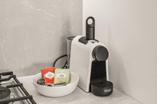 Modern 1BR West End Retreat by Housemark Escapes - 5