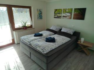 Geräumiges Zimmer mit Doppelbett, Bad und Küche - 6