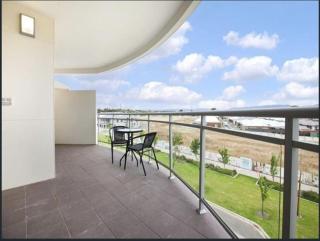 Luxury Apartment with Pool & Gym in Top Location- Lightsview - 1