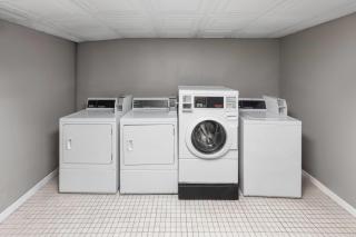 Angel Inn Near IMAX, a Travelodge by Wyndham - 5