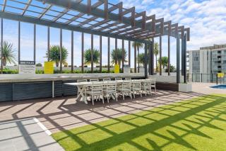 West End Retreat with Rooftop Pool by Housemark Escapes - 5