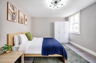 2 Bed 1 Bath Two-Story Apartment with Private Entrance - London - 1