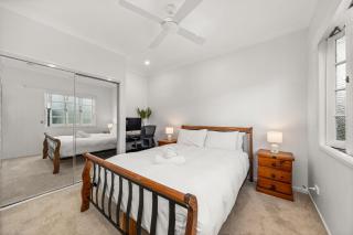 Charming 1 Bed Cottage with Garden Retreat - 9