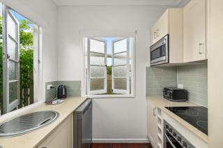 Charming 1 Bed Cottage with Garden Retreat - 4