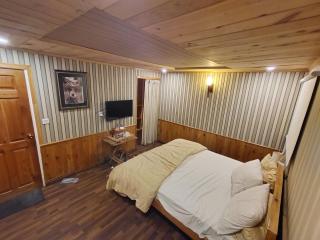 Grey Walls Mountain Huts & Cottages - 6