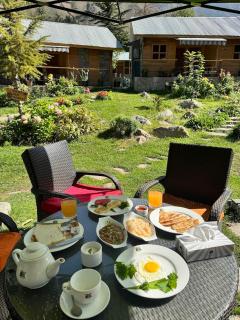 Grey Walls Mountain Huts & Cottages - 2