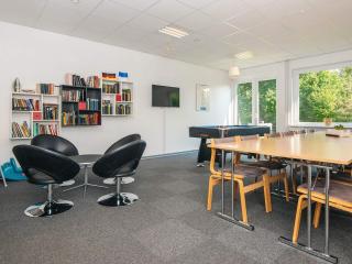 Splendid cabin in camping resort - 9