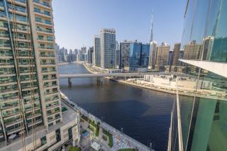 Modern 1BR -Canal Views & Burj Views -Business Bay - 9