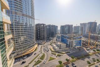Modern 1BR -Canal Views & Burj Views -Business Bay - 4