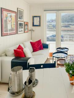 New Timber Holiday Home With Bay Views - 6