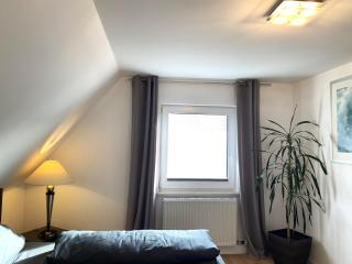 Modernes & zentral gelegenes Ferienhaus mit Garten und Parkplatz - 3