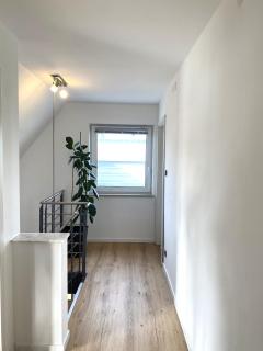 Modernes & zentral gelegenes Ferienhaus mit Garten und Parkplatz - 1