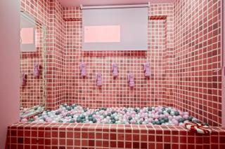 The Krown 11 - Premium Creative Suite in Ivory Residence - 2