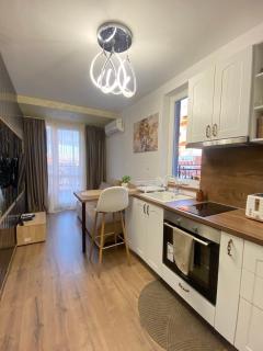 Beautiful 2BD Apartment with Large Terrace and Free Parking - 1