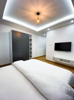 East Airport Apartments - 0