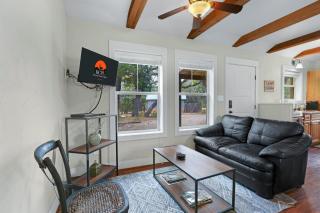 Cabins at Flite Acres - Mockingbird Cabin - 3