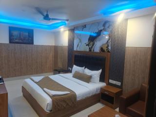 Hotel Delhi RTS with free breakfast - 1