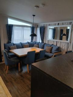 Stunning 7 Berth Lodge With Full-Wrap Decking, Heacham Beach, Norfolk Ref 21039F - 8