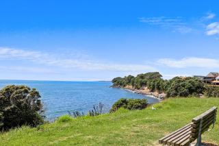 Seven By The Sea - stylish apartment near port - 3