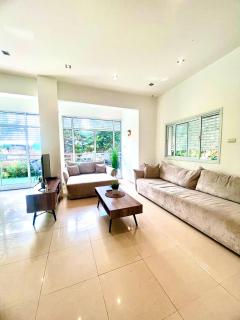 Beautiful garden apartment next to the beach - 8