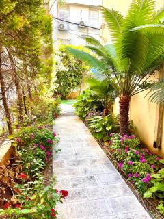 Beautiful garden apartment next to the beach - 5