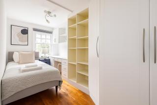2 Bed Flat with Balcony in Chelsea - 8
