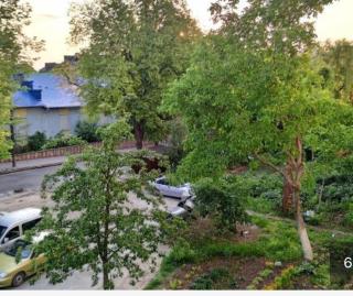 Трьохкімнатна квартира неподалік центру - 1