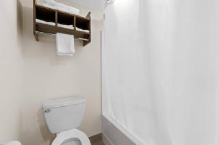 Clarion Pointe Milwaukee Airport - 2