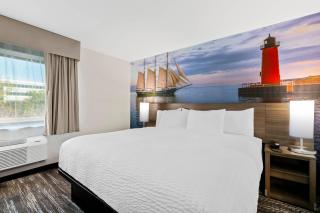 Clarion Pointe Milwaukee Airport - 1