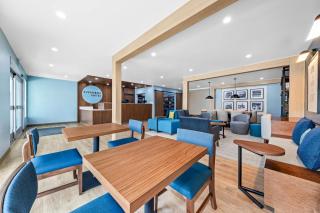 Everhome Suites Ontario - 1