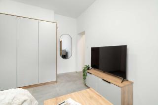 Slowackiego Bright Apartment Close to MTP by Noclegi Renters - 3