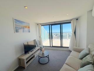 Skyline Penthouse Duplex - 2BR City Escape - 9