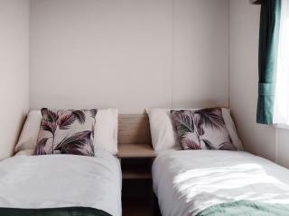 To The Brink - Uk50394 - 1