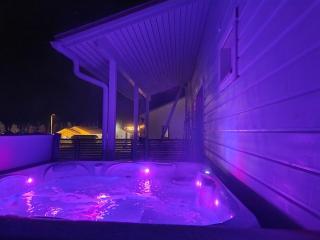 Aurora Villa with Jacuzzi - 4