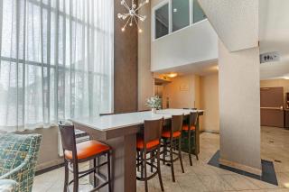 Quality Inn & Suites 5585 Ambler Drive Mississauga Ontario - 6