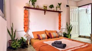 Baan YentaFo - Pink House in Talad Noi - 9