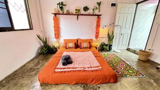 Baan YentaFo - Pink House in Talad Noi - 6