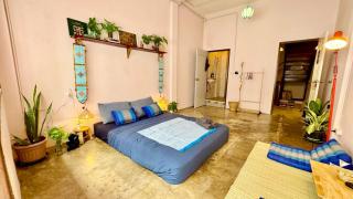 Baan YentaFo - Pink House in Talad Noi - 5