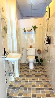 Baan YentaFo - Pink House in Talad Noi - 1