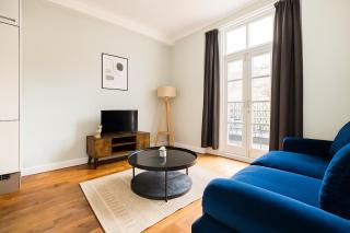 2 Bed Flat with Balcony in Chelsea - 2