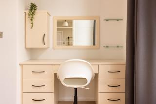 2 Bed Flat with Balcony in Chelsea - 1