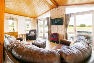 Immaculate 3-Bedroom Private Lodge near York - 6