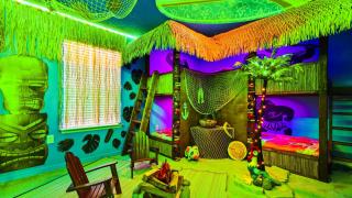 Opulent Villa in Resort Near Theme Parks & Shops - 8