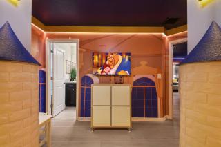 Ultimate Family Fun Retreat 10-Bedroom Luxury Home - 3