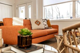 Luxe Escape Duo - 8 Beds - Sleeps 22 - 4 Car Garage - 1